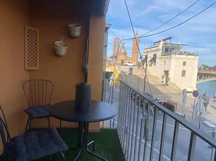 Apartamento Con Vistas Al Rio Севиля Екстериор снимка